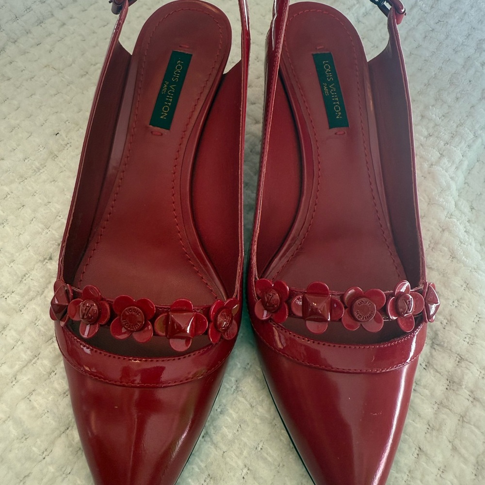 Louie Vuitton slingback patent leather pump